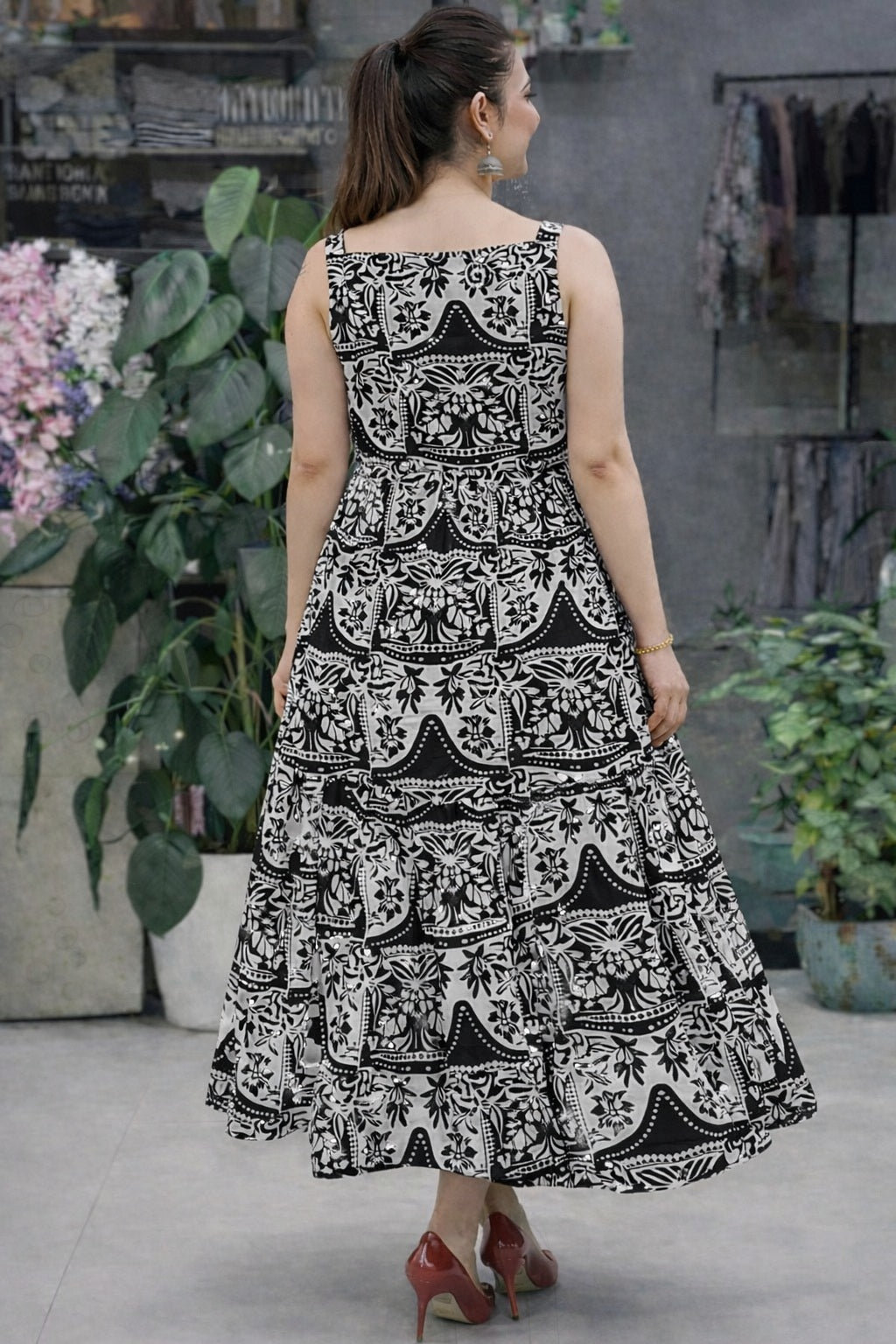 Designer sleeveless Black dress with Pocket